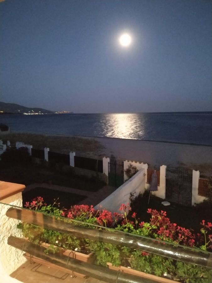In Front Of The Beach - La Terrazza Sul Mare Flumini di Quartu Buitenkant foto